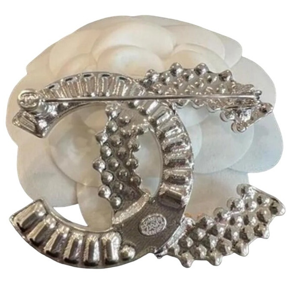 Chanel Interlocking CC Platinum Plated Baguette CZ Brooch Autumn 2023 (CCXX027) - Picture 2 of 5